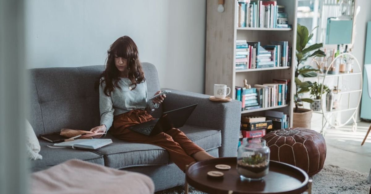 How old do you need to be to book a hotel room and how to do it?