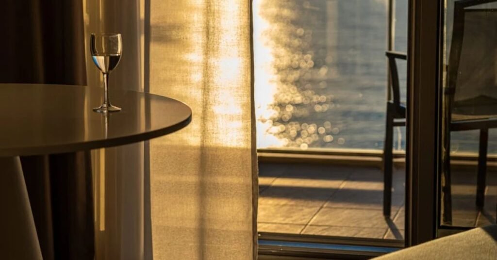 How old do you need to be to book a hotel room and how to do it?